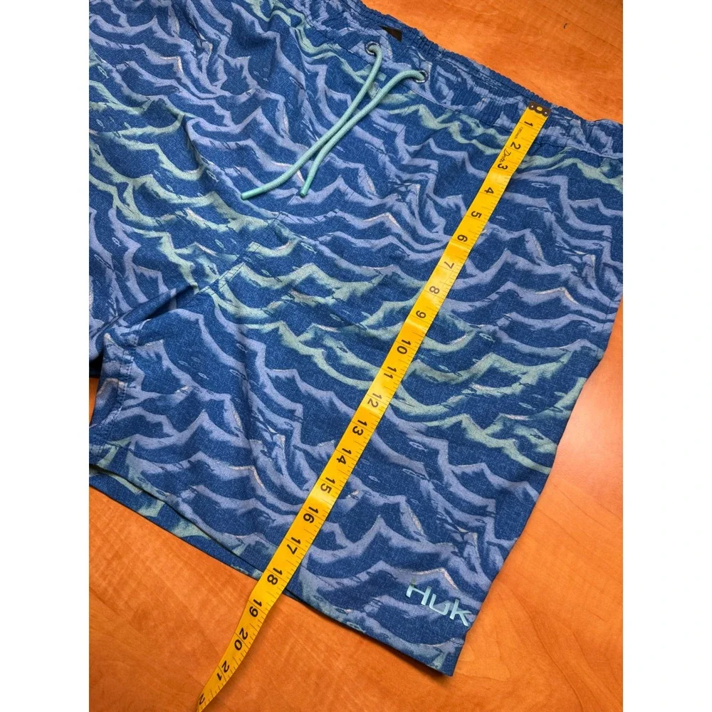 Huk Performance Fishing Shorts Mens XXL Blue Wave Print Board Trunks 6in Inseam